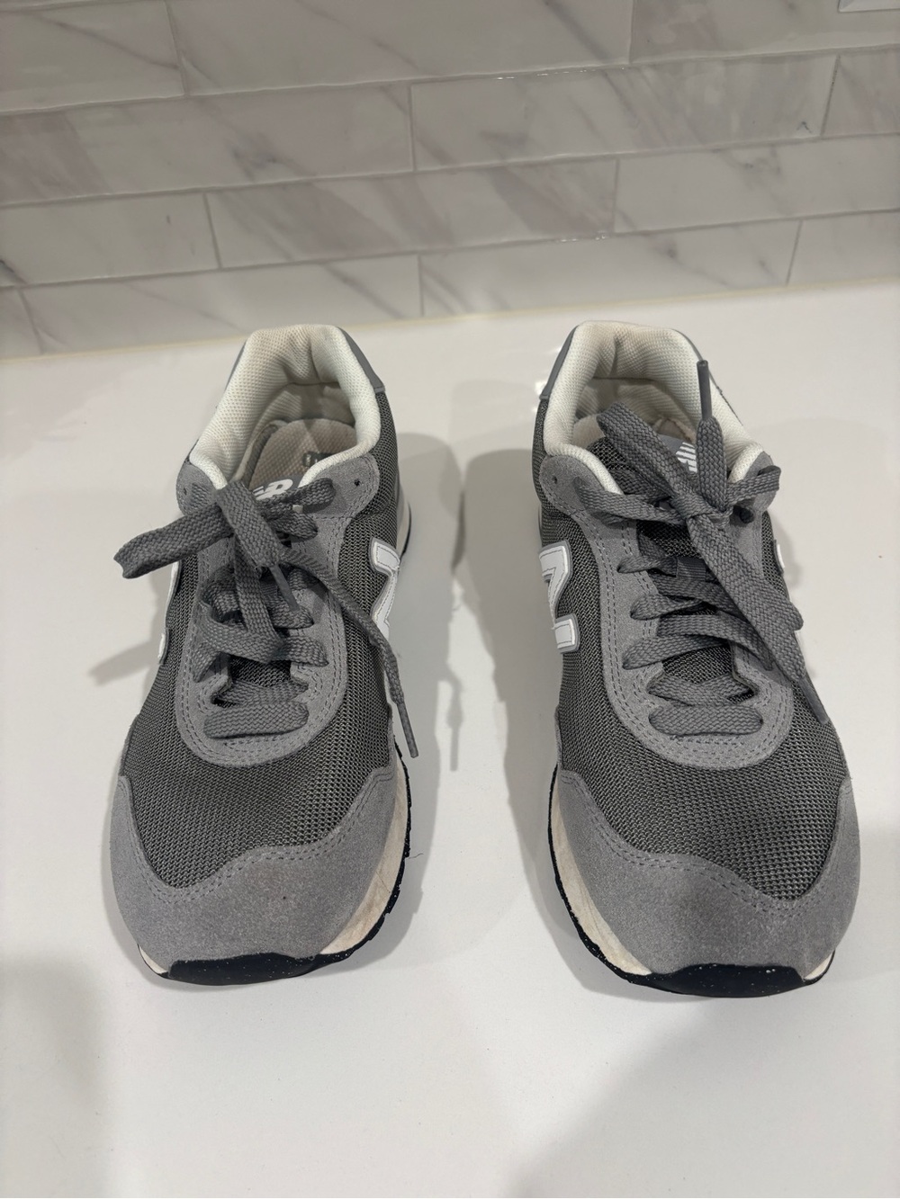 Men’s New Balance Gray and White Retro Runner Sneakers Size 8.5 - Picture 3 of 7